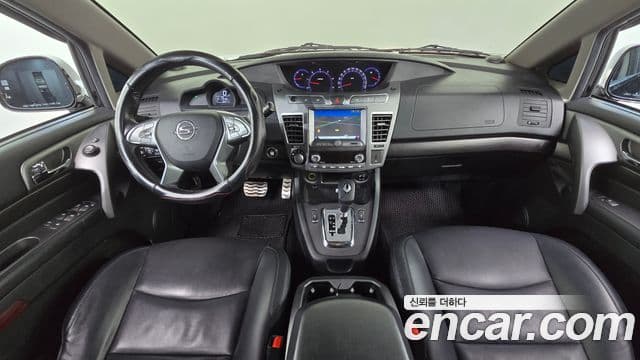 KG모빌리티(SsangYong) Korando 투리스모 4WD RX 9인승, 2018 7