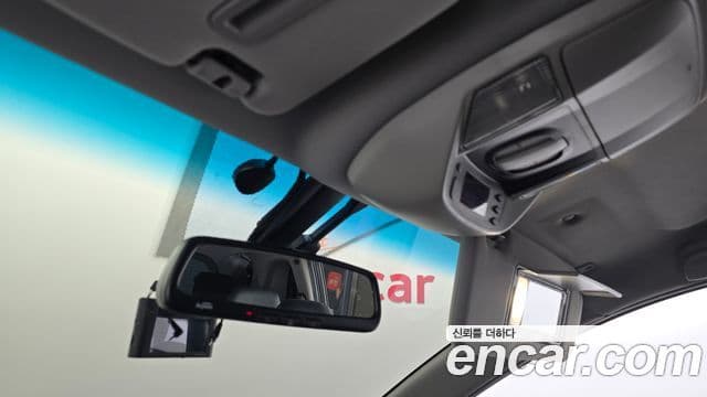 KG모빌리티(SsangYong) Korando 투리스모 4WD RX 9인승, 2018 17