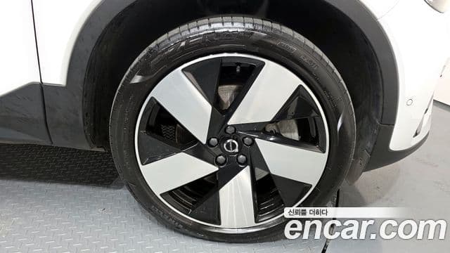 Volvo XC40 Recharge twin Ultimate, 2023 все фото