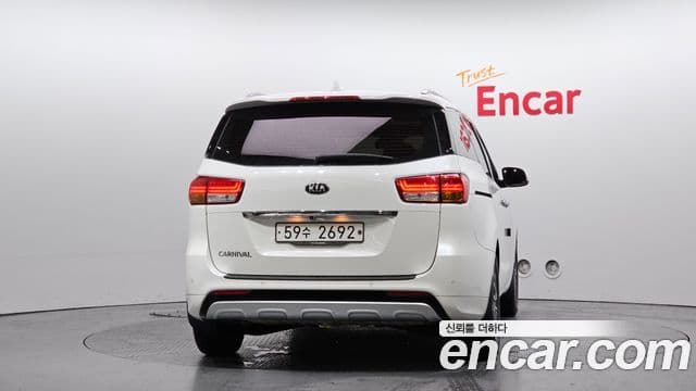 Kia All New Carnival Luxury, 2015 4