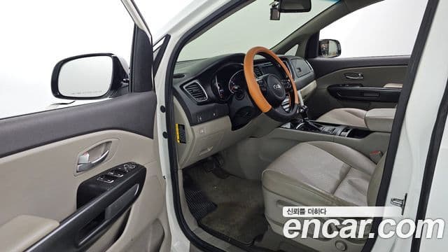 Kia All New Carnival Luxury, 2015 10