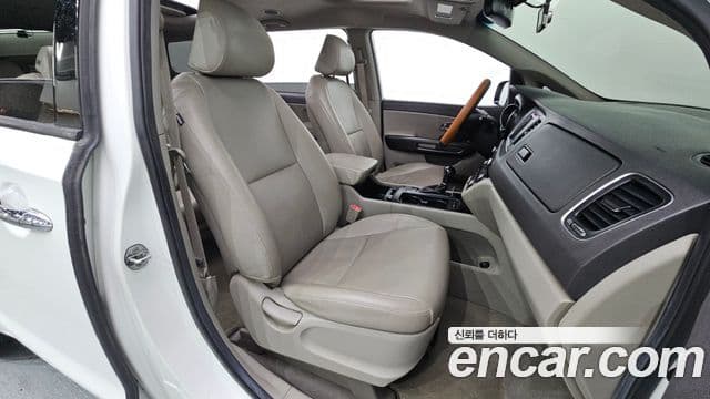 Kia All New Carnival Luxury, 2015 11