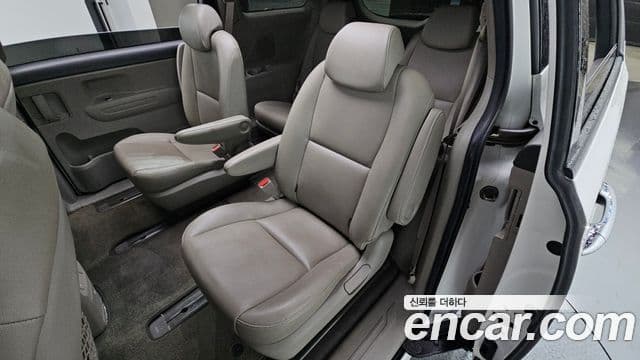 Kia All New Carnival Luxury, 2015 12