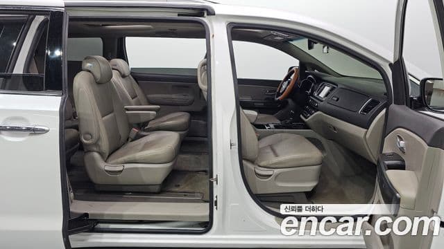 Kia All New Carnival Luxury, 2015 13