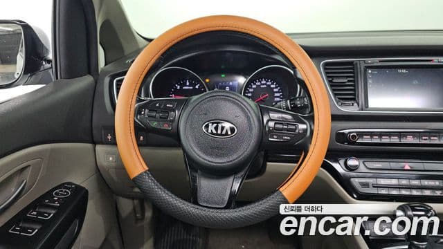 Kia All New Carnival Luxury, 2015 14