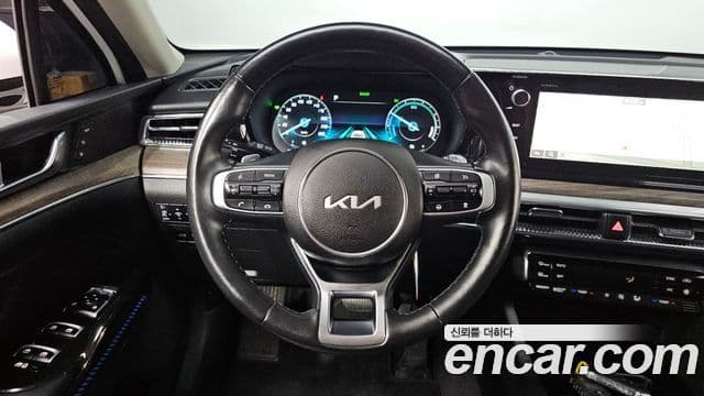 Kia K5 гибрид 3세대 Signature, 2023 13