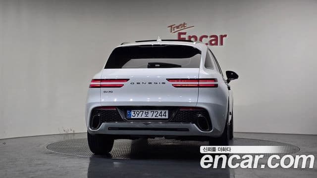 Genesis GV70, 2022 4