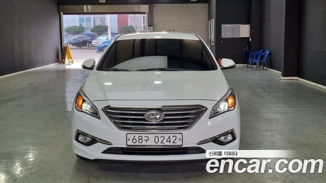 Hyundai LF Sonata Premium, 2017 1