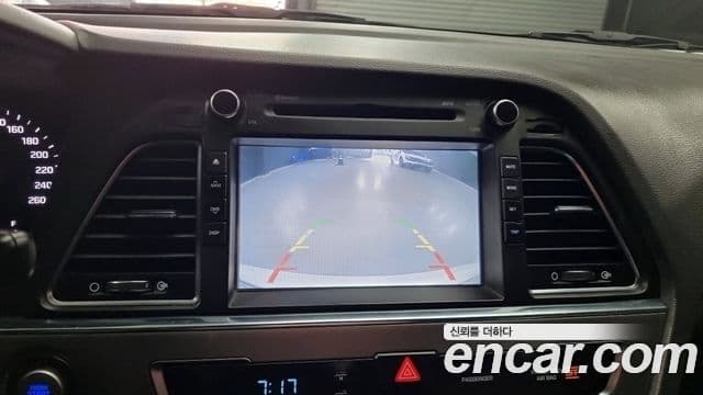 Hyundai LF Sonata Premium, 2017 11