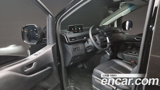 Hyundai Staria Modern, 2025 10