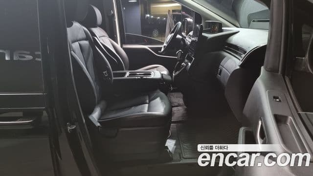 Hyundai Staria Modern, 2025 11