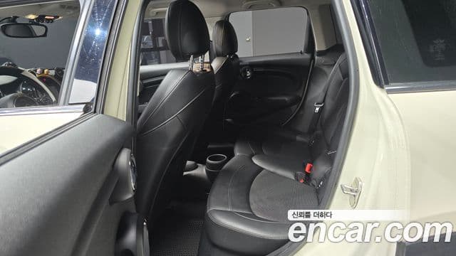 Mini Cooper D 3세대, 2016 13
