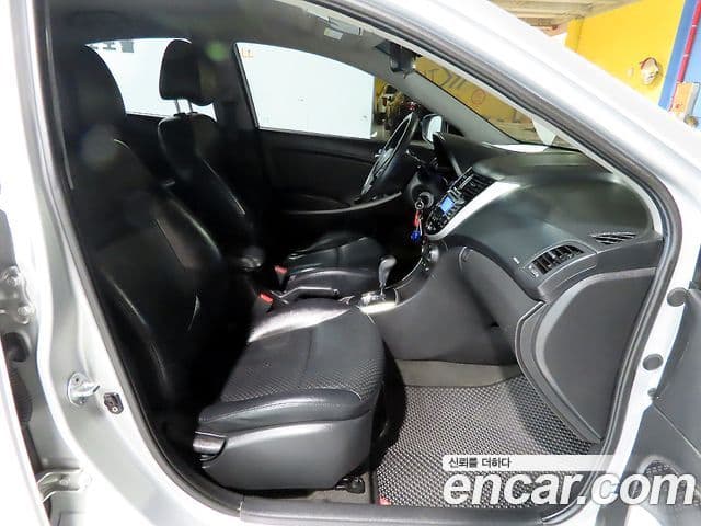 Hyundai Accent(новый кузов / новое поколение) Premier, 2012 8