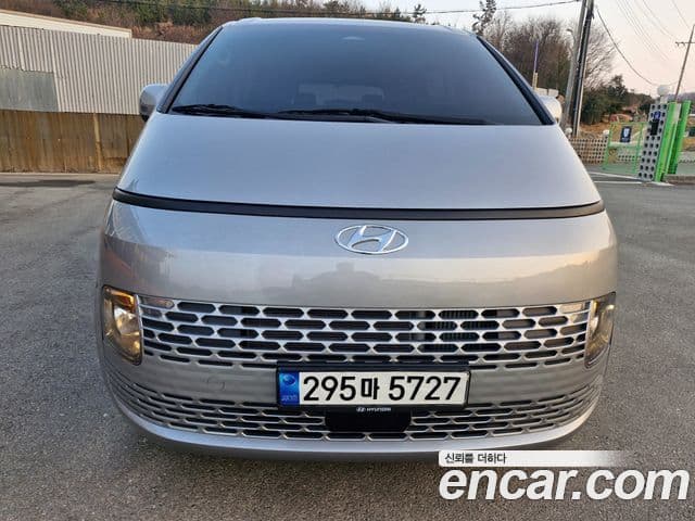 Hyundai Staria Modern, 2023 1