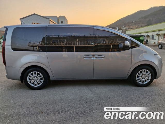Hyundai Staria Modern, 2023 4