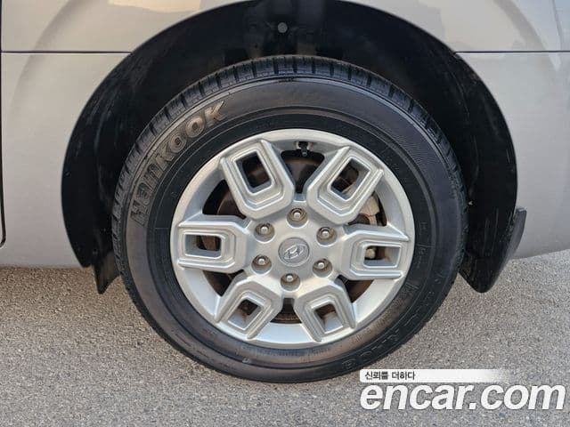 Hyundai Staria Modern, 2023 все фото