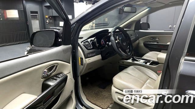 Kia All New Carnival Noblesse, 2016 10