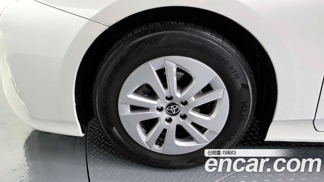 Toyota 프리우스 4세대 1.8 E, 2018 все фото