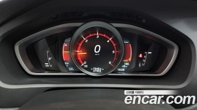 Volvo V40 2세대, 2016 8