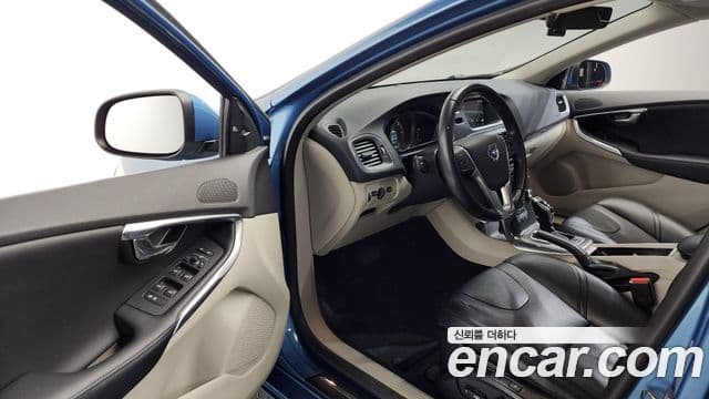 Volvo V40 2세대, 2016 10