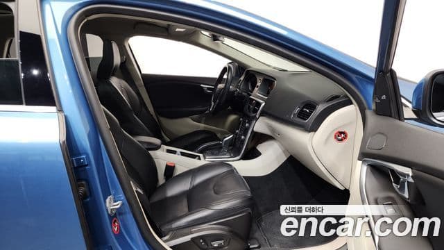 Volvo V40 2세대, 2016 11