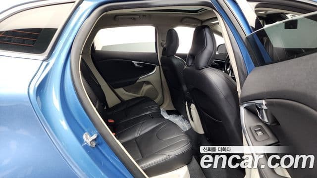 Volvo V40 2세대, 2016 12