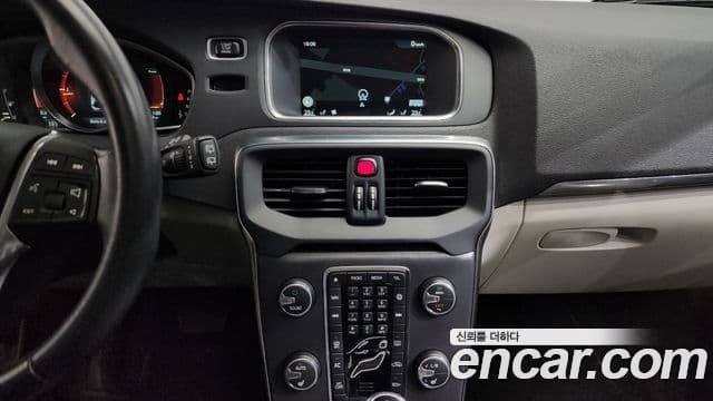 Volvo V40 2세대, 2016 15