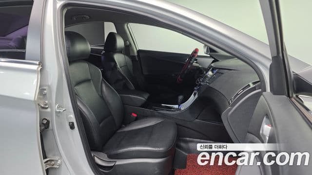 Hyundai YF Sonata Luxury, 2011 10