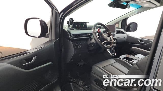 Hyundai Staria Modern, 2023 10