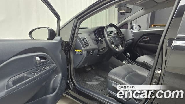 Kia The / новый New Pride Luxury, 2015 10