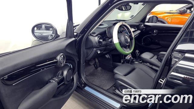 Mini Cooper 3세대, 2023 10