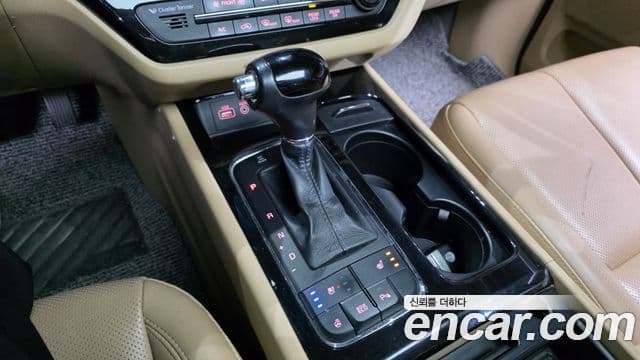 Kia All New Carnival VIP, 2016 9
