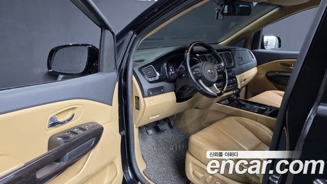 Kia All New Carnival VIP, 2016 10