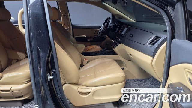 Kia All New Carnival VIP, 2016 11