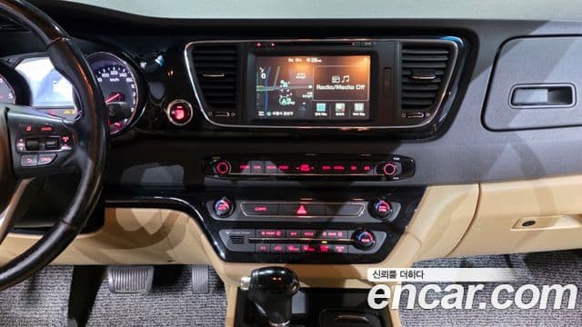 Kia All New Carnival VIP, 2016 14