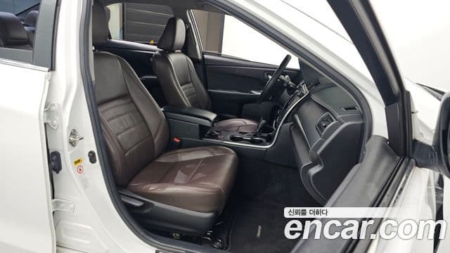 Toyota New 캠리 гибрид LE, 2017 11