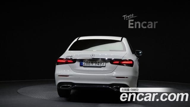 Mercedes-Benz E-класс W213 AMG Line, 2023 4