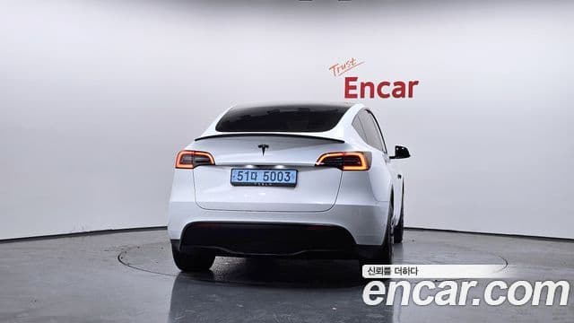 Tesla модель Y, 2024 4