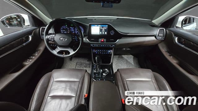 Hyundai Grandeur IG 3.0 LPi Modern (арендный автомобиль), 2019 7