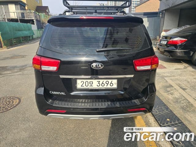 Kia All New Carnival Prestige, 2015 4