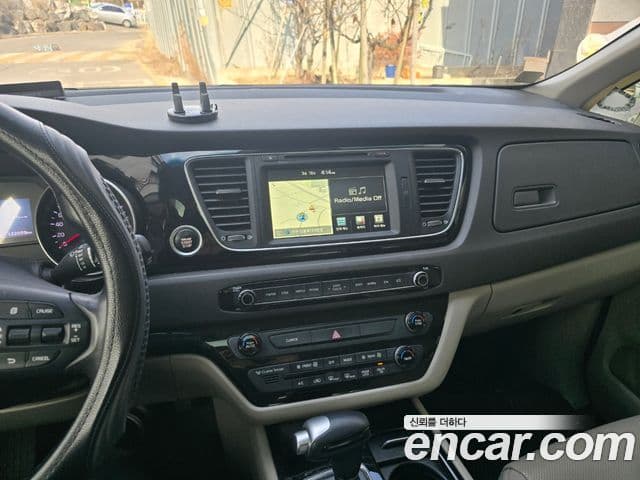 Kia All New Carnival Prestige, 2015 9