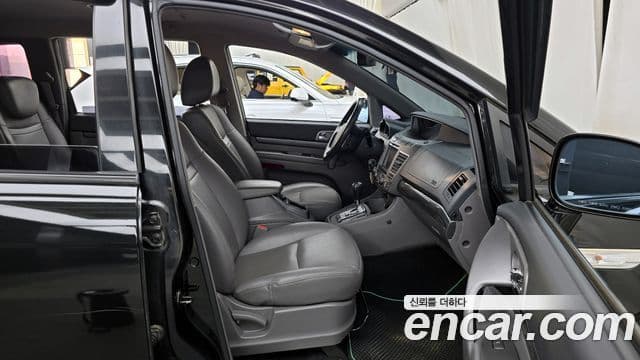 KG모빌리티(SsangYong) Korando 투리스모 2WD LT 9인승, 2015 11