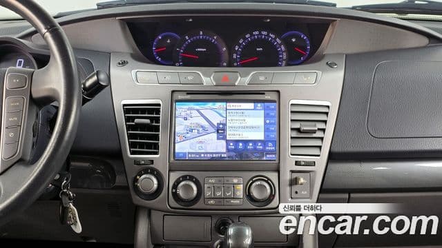 KG모빌리티(SsangYong) Korando 투리스모 2WD LT 9인승, 2015 14