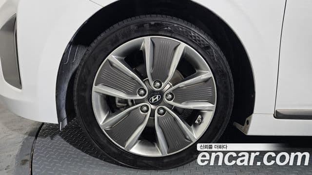 Hyundai Ioniq гибрид, 2019 все фото