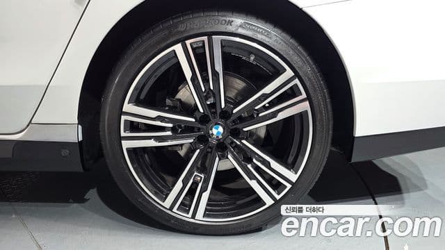 BMW 7시리즈 (G70) 740d xDrive M Sport, 2025 все фото