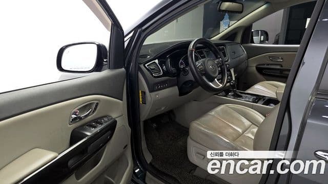 Kia All New Carnival Noblesse, 2016 10