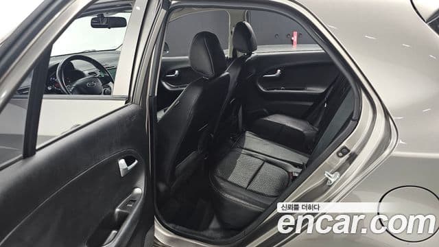 Kia All New Morning Deluxe Trendy, 2014 12