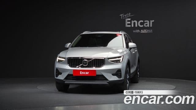 Volvo XC40 B4 Ultra Bright, 2025 3