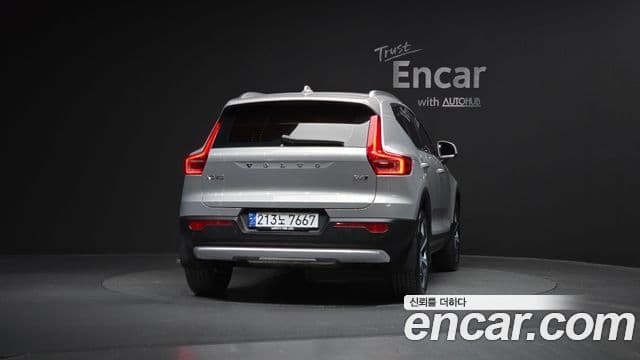 Volvo XC40 B4 Ultra Bright, 2025 4