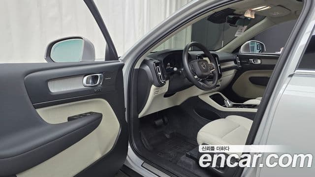 Volvo XC40 B4 Ultra Bright, 2025 10